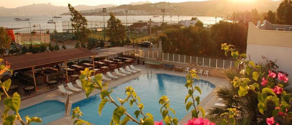 Chronos Beach Otel Bitez Dış mekan fotoğraf