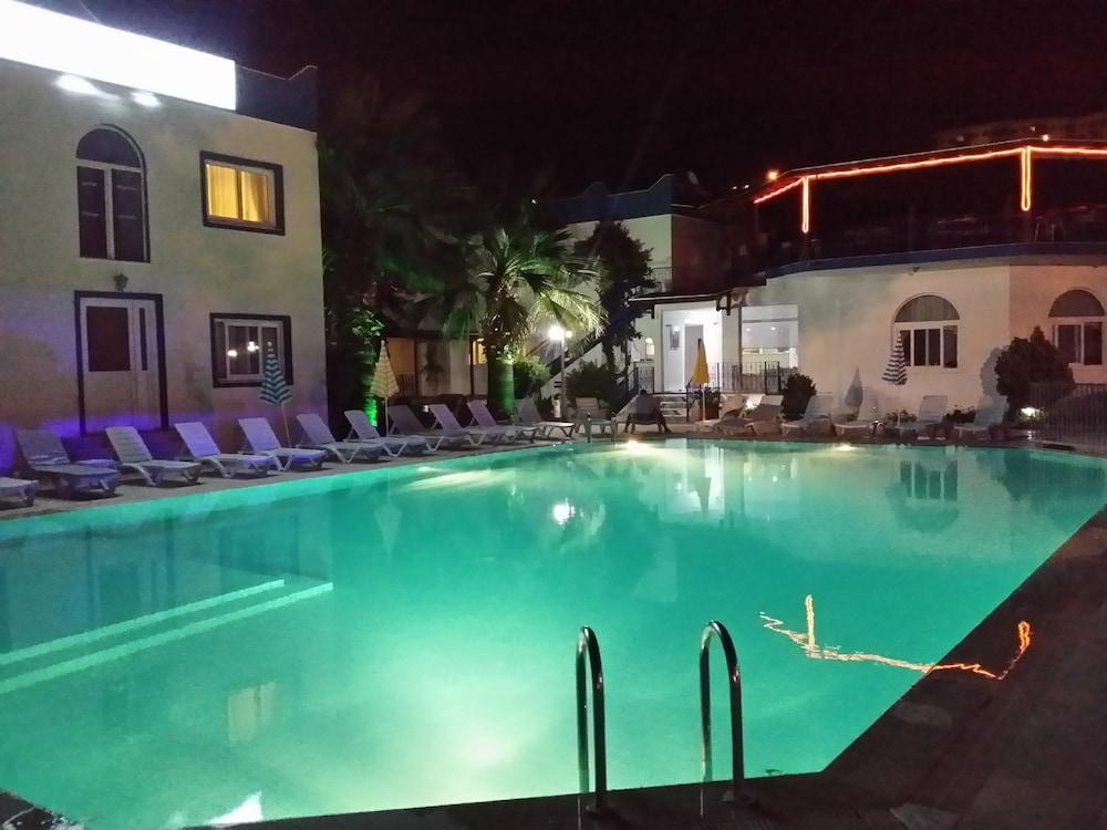 Chronos Beach Otel Bitez Dış mekan fotoğraf